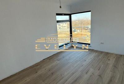 Casă cu 4 camere cu Teren 1103 Mp în Central - 1