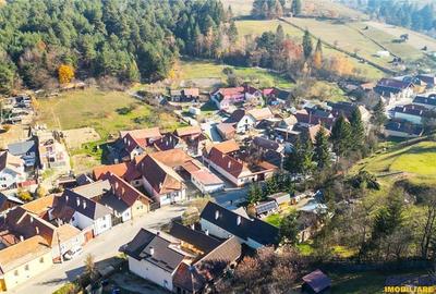 FILM! Casa saseasca, renovata exterior, in centrul localitatii Holbav, Brasov. - 14