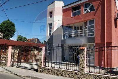 Birou, de 249 mp, în Piața Centrală - 1