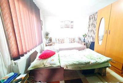 Casa+Teren aferent si Anexe, Str. Petresti - 9