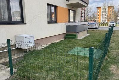 Apartament cu 3 camere decomandat în Tractorul