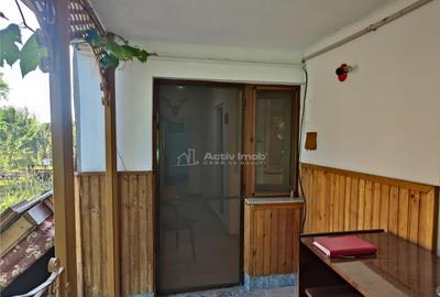 Casa decomandata, situata central in Boldesti Scaeni, in zon - 12