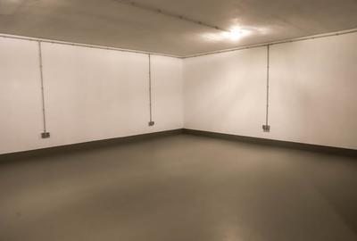 Vindem constructie tip buncar cu cale de intrare prin casa - 5