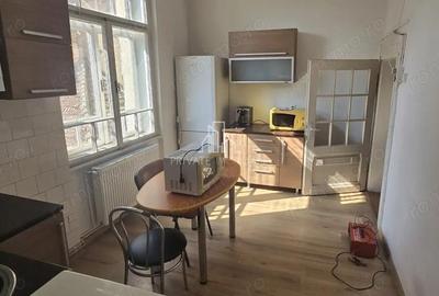 Spațiu comercial, de 140 mp, în Central - 4