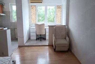 Garsonieră decomandată, mobilată în Titan - 3