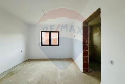 Casă individuală cu 4 camere cu Teren 300 Mp în Betfia - 3