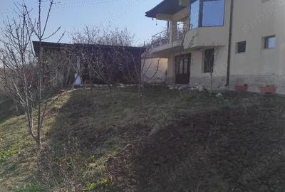 Casă cu Teren 1040 Mp în Central