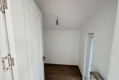 Casă cu 4 camere cu Teren 20 Mp în Roșu - 12