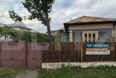 Bucsani 80mp, teren 2540mp casa de renovat - 1