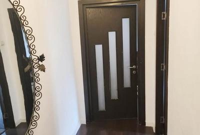 Apartament cu 3 camere decomandat în Tractorul - 11