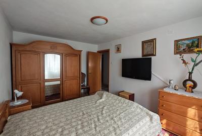 Casă cu 6 camere cu Teren 400 Mp în Central - 1