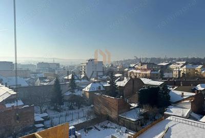 Apartament cu 4 camere decomandat în Central - 1