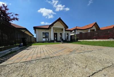 Casă cu 4 camere decomandat în Bucium - 3