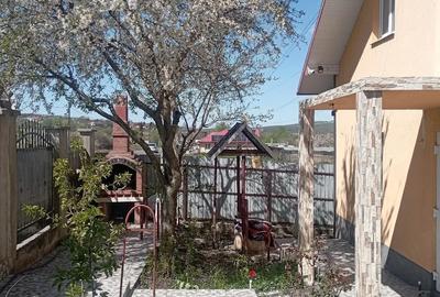 Casă cu 4 camere cu Teren 700 Mp în Central - 1