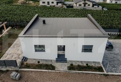 Casa individuala cu 4 camere, 255 mp utli, 700 mp teren, zona Ipotesti