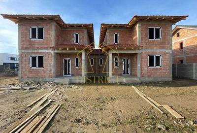 Duplex cu 5 camere despartit prin camera tehnica | Mosnita Noua