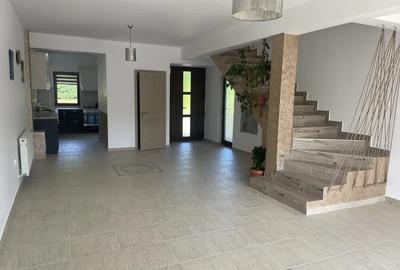 Casă individuală cu 5 camere cu Canalizare în Bună Ziua