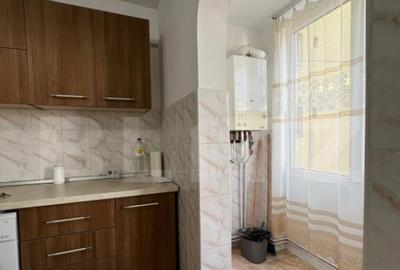 Apartament cu 2 camere, decomandat, zona Micro 3 - 7