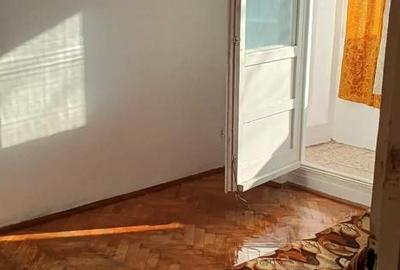 Apartament cu 3 camere semidecomandat în Central - 2