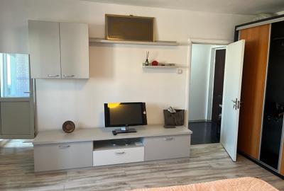 Garsoniera spatioasa langa metrou - Brancoveanu/ Spacious Studio near the Metro - 2