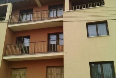 Casa 6 camere - cazare 15 persoane, Nord - 1