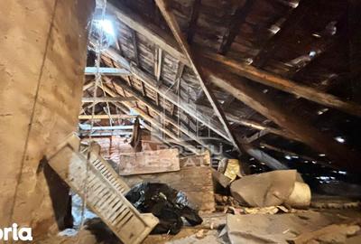 Casă cu 4 camere nedecomandat cu Teren 342 Mp în Central