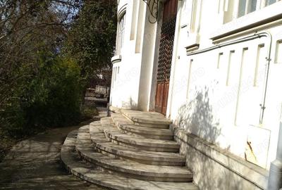 Spațiu comercial, de 150 mp, în Central - 5