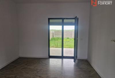 Duplex cu 3 camere cu Canalizare în Moșnița Nouă