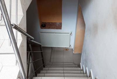 Casă cu 3 camere cu Teren 179 Mp în P-ța Universității - 1
