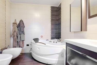 Casă cu 5 camere cu Teren 425 Mp în Florilor