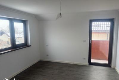 Casă cu 5 camere cu Teren 2000 Mp în Podari - 11