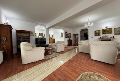 Casă individuală cu 8 camere cu Canalizare în Central - 3