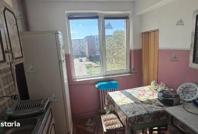 Apartament cu 3 camere semidecomandat în Uiești - 1
