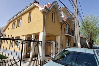 Vand sau schimb Casa P+Et+M -zona Piata Mare Str Bujorului - 1
