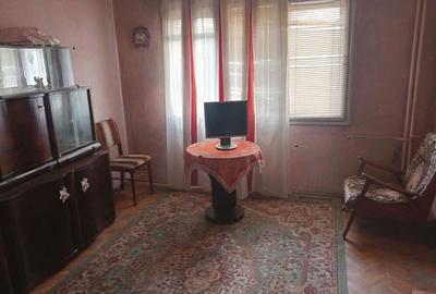 Apartament cu 3 camere decomandat în Petros - 2