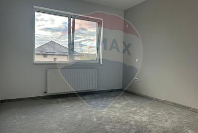 De vanzare Casa / Vila cu 4 camere - 9