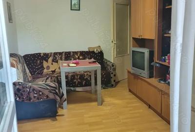 Vand apartament cu trei camere