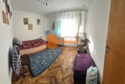 Apartament cu 2 camere semidecomandat în Rahova