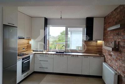 Apartament cu 3 camere în Central - 1