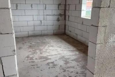 Casă cu Teren 800 Mp în Slobozia (Roznov)