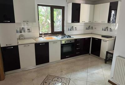 Casă cu 4 camere în Central - 3