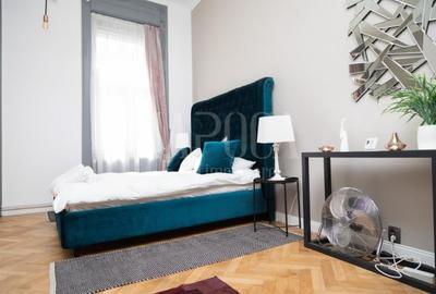 Apartament cu 7 camere semidecomandat în Central