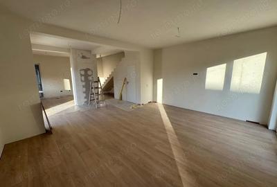 Casă cu 4 camere cu Teren 312 Mp în Lipovei