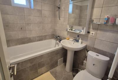 Apartament cu 3 camere decomandat în Titan - 18