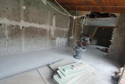 Casă cu 4 camere cu Teren 1000 Mp în Central