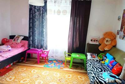 Casa de vanzare cu front stradal generos, disponibila in 2 rate, in zona buna Casa de vanzare cu front stradal generos, disponibila in 2 rate, in zona buna - 4