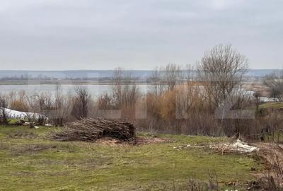 Teren de 2142 mp, în Central