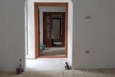 Casă cu 4 camere în Central - 2