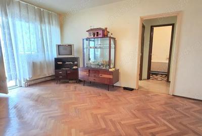 Apartament cu 3 camere semidecomandat în Gării