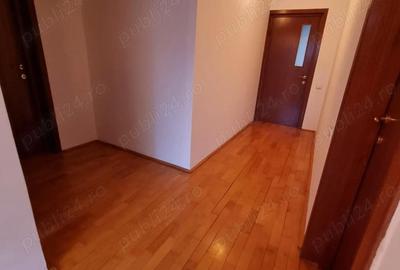 Casă cu 5 camere cu Canalizare în Central - 16